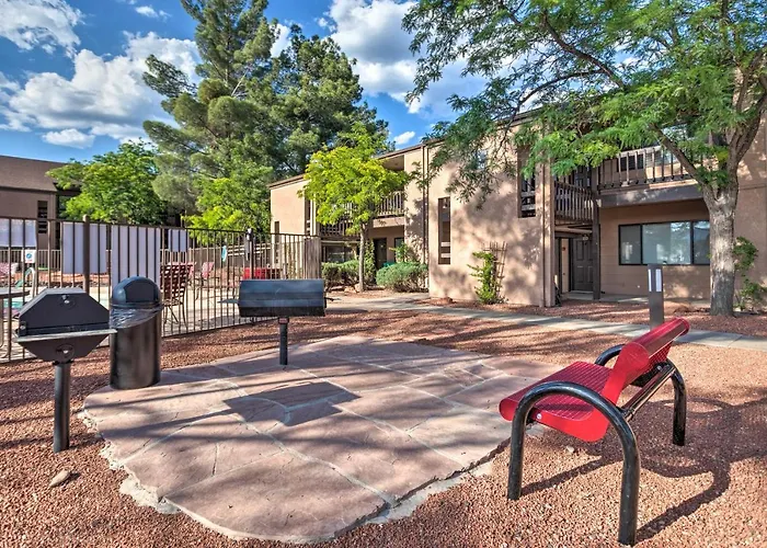 Pool Access & Private Deck: In Holiday home Sedona