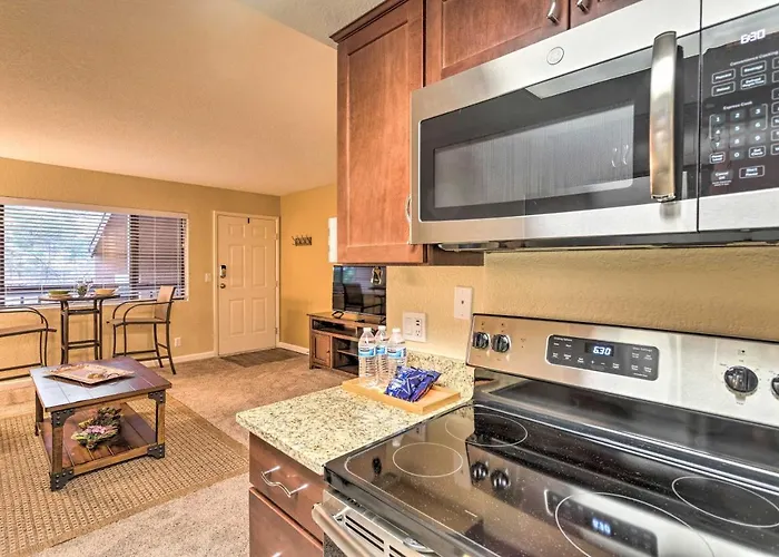 Holiday home Pool Access & Private Deck: In *