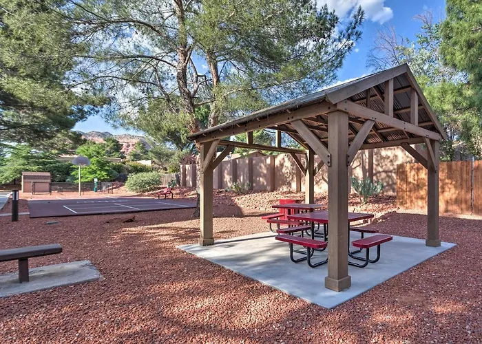 Pool Access & Private Deck: In Holiday home Sedona